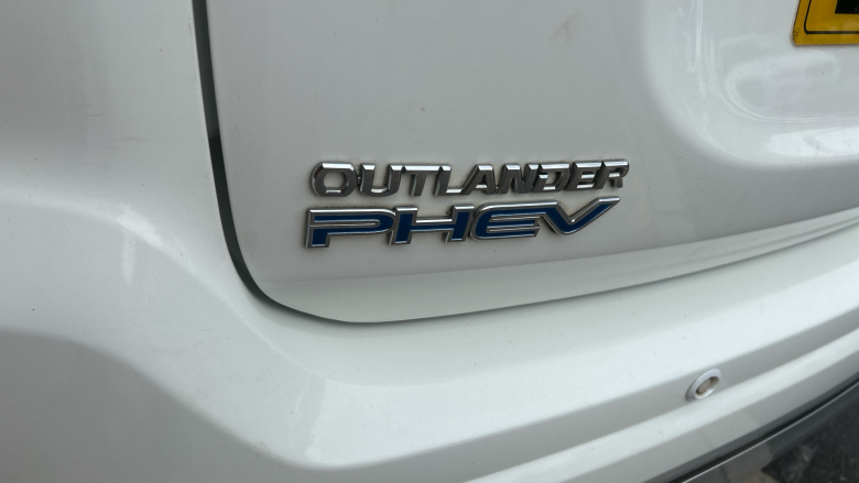 Mitsubishi Outlander 2.4 PHEV Dynamic Safety 5dr Auto Estate